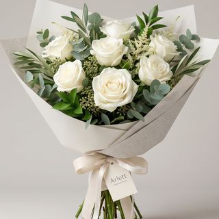 Ramo De 7 Rosas Blancas Elegante
