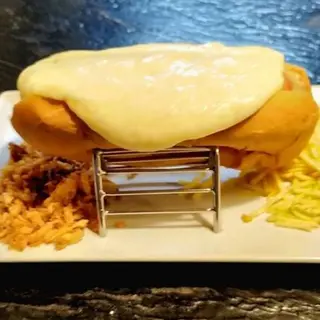 Perrito caliente con mozzarella