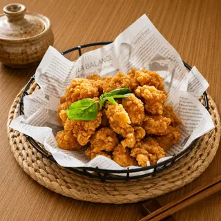 Palomitas de pollo con salsa alioli