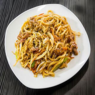 44.  Udon con ternera y pimienta negra