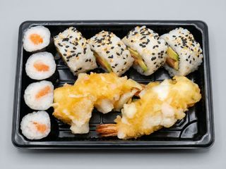 125. Shushi bandeja