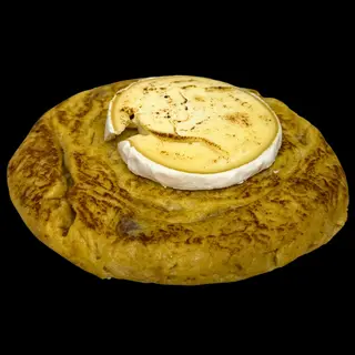 Tortilla jugosa de patata, cebolla caramelizada y queso de cabra
