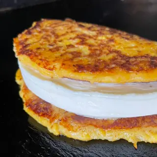 Cachapa con Queso de Mano + Pollo