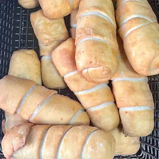 12 Tequeños