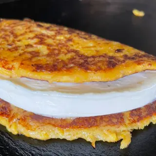 Cachapa con Queso de Mano + Plátanos Maduros