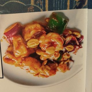 Langostinos salteados con salsa gongbao y cacahuetes