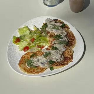 Deruny con salsa de champiñones