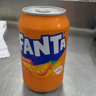 Lata fanta de naranja