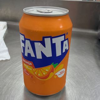 Lata fanta de naranja