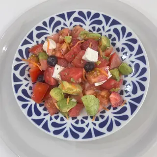 Ensalada de tomate y frutos rojos