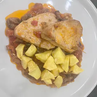 Atún al horno con pisto natural