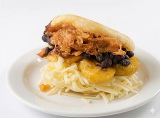 Arepa De Pabellón Criollo (1 Ud.)