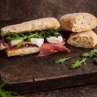 Bocadillo vegetal de pollo