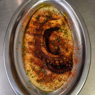 Pulpo Crunchy Con Puré De Patata
