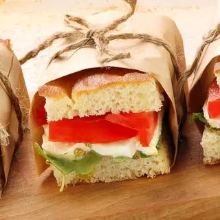 Focaccia Tomate y Mozzarella