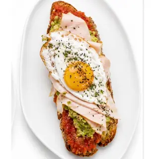 Pavo, aguacate y huevo