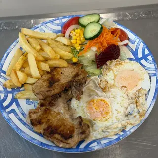 Chuletas De Cerdo Con Guarnición