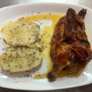 Medio Pollo Con Patatas Asadas