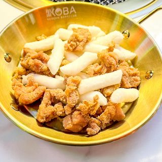 Topoki con pollo frito