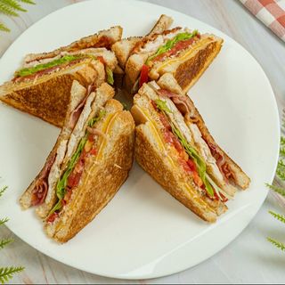 Sándwich Clásico