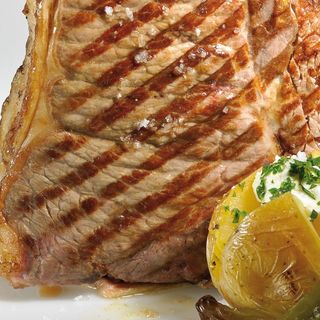 Chuletón T-Bone con Patatas Asadas