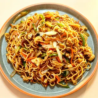 45.Yakisoba con pollo