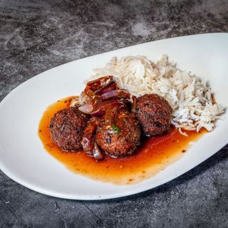 Albóndigas en Salsa Oriental con Patatas