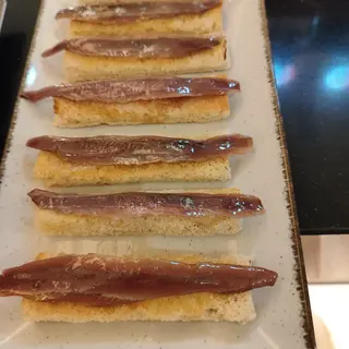 Anchoa Calibre XL Sobre Brioche Y Mantequilla Ahumada