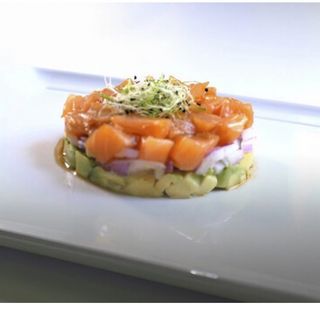 127 Tartar de salmon picante