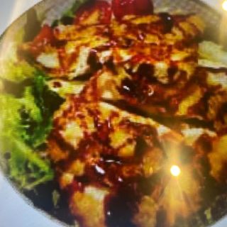 223 Ensalada con pollo frito