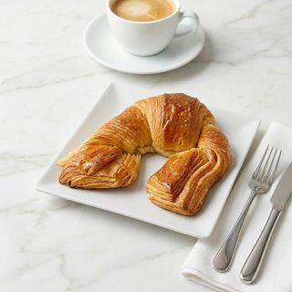 Combo Desayuno: Croissant + Café