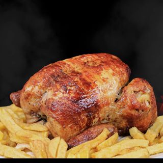 Pollo asado entero con patatas mediana