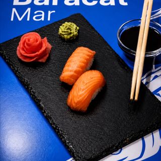 Salmon Ahumado Nigiri (2 Pzs.)