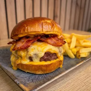 El Queso Noble Burger