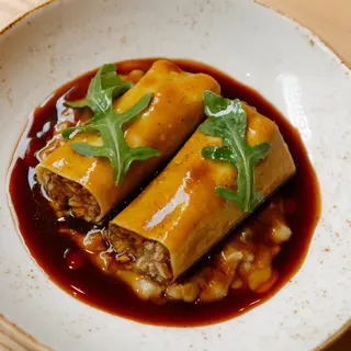 Canelón De Pitu Con Bechamel De Hongos