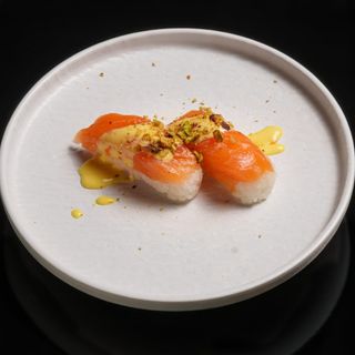 403 Niguiri salmón pistacho 2PS
