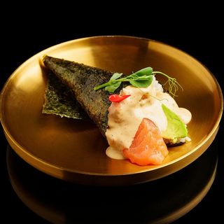 112	TEMAKI DE SALMÓN