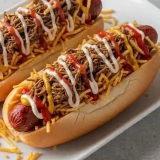 Perrito con carne mechada