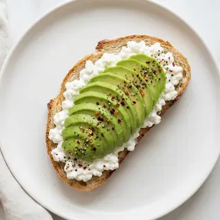 Tostada de aguacate y queso Philadelphia
