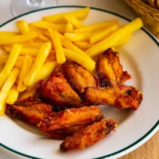 Alitas con patatas
