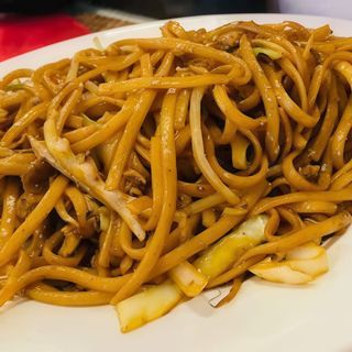 16 Tallarines con pollo