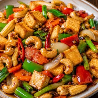 Salteado Tailandés con Anacardos y Tofu