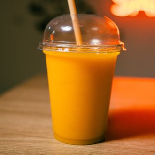 Zumo de mango en agua
