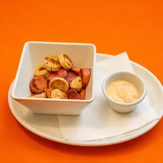 Surtido De Salchichas A La Plancha Con Mayonesa Y Mostaza