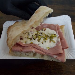 Focaccia Mortadella (13 Cm.)