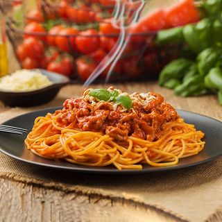 Pasta dia con salsa boloñesa