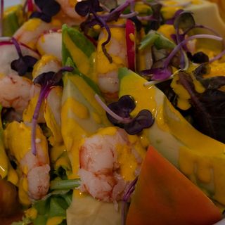 Ensalada Aguacate Con Gambas Y Salsa Rosa