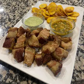 Chicharrón con platanitos