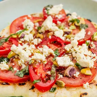 Pita Bked Flatbread With Tomatoes