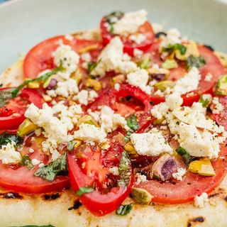 Pita Bked Flatbread With Tomatoes
